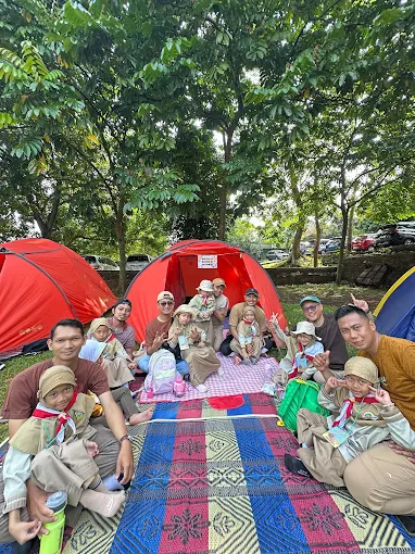 Pembelajaran kontekstual di luar kelas.