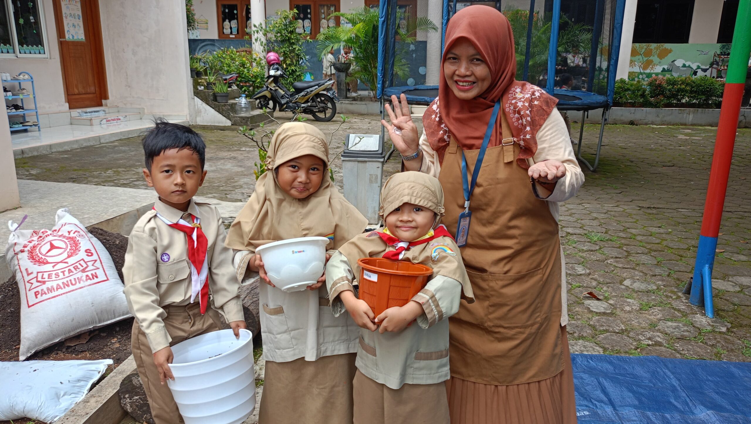Kegiatan Edukasi Lingkungan PG & TK Islam Pelangi
